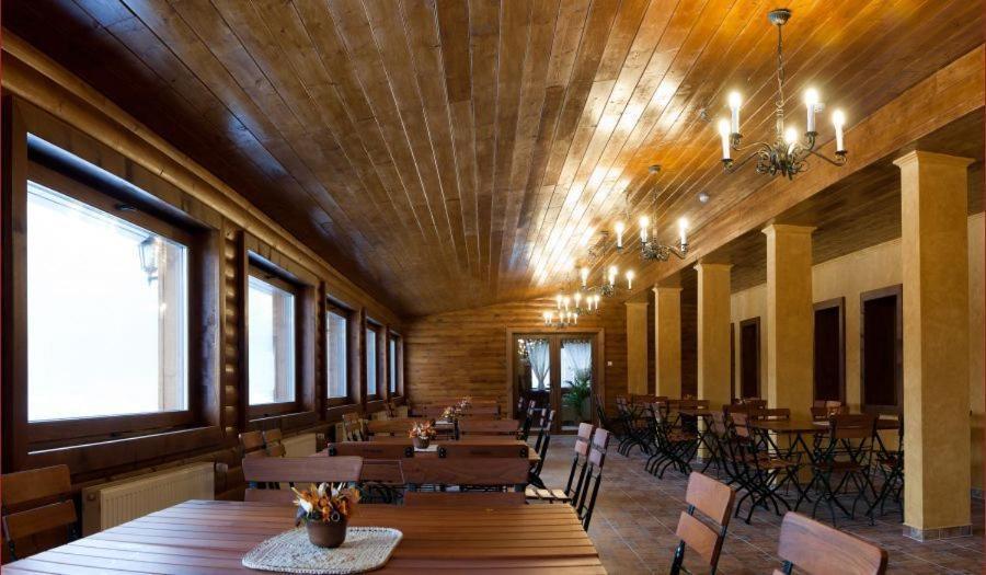 Hotel Ozon Харгита-Бай Екстериор снимка
